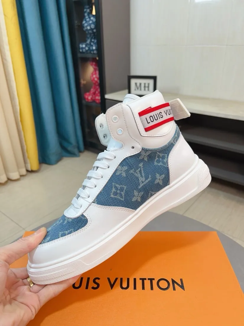 Men's shoes 💰440🌹🌹【LOUIS VUITTON】Same style on Louis Vuitton* official website🚹Men's high-top casual shoes❤️Same style as popular celebrities and big names ~ Best-selling at home and abroad Lv focuses on the checkerboard series...Imported first-layer cowhide with special fabrics➕Full sheep leather lining➕Brand-specific hollow outsole💎Produced by OEM The highest version🔍🔍Number of codes: 38-44,